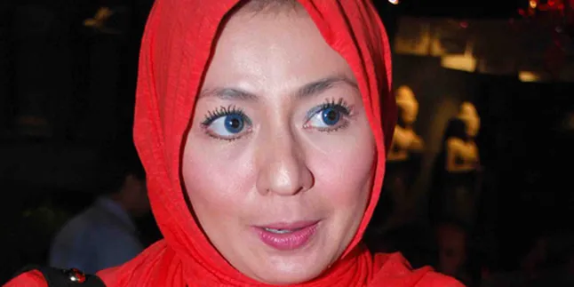 Sarah Vi Nyaman Pakai Jilbab