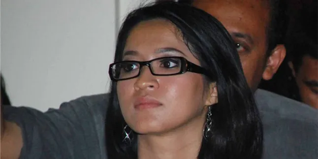 Diundang Nikah, Okie Agustina Ajak Anak-Anak