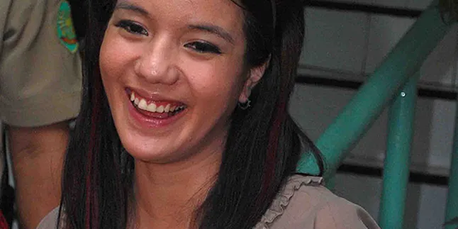 Sheila Marcia Hirup Udara Bebas