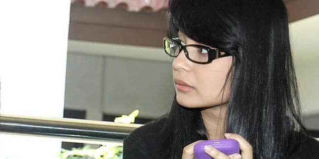 Shireen Sungkar Tak Ingin Ikut Campur Urusan Orang Tuanya