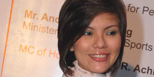 Aline Adita Sibuk Stripping dan Main Film Aline Adita Sibuk Stripping dan Main Film