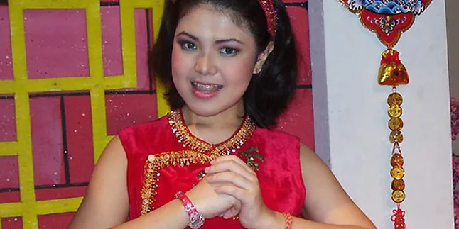 Tina Toon Rayakan Valentine Bareng Keluarga
