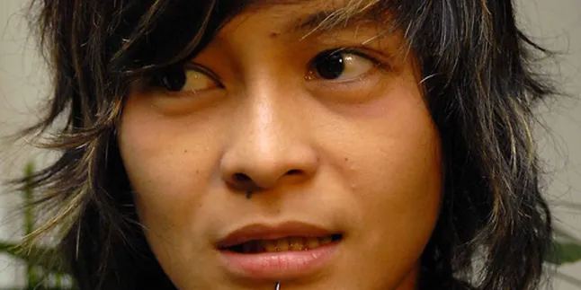 Mitha The Virgin, Kasih Kado Valentine Mama Uang Tunai