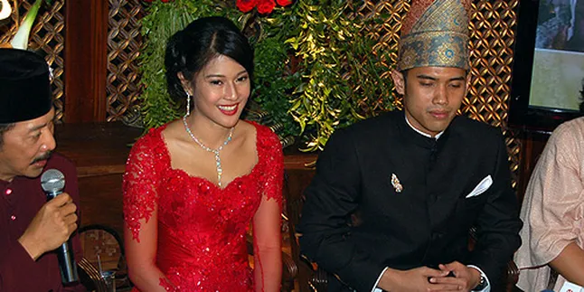 Dua Tahun Pacaran, Dian Sastro Dilamar