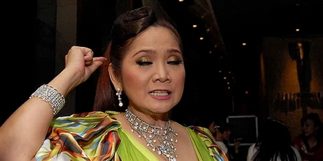 Vina Panduwinata: The Show Must Go On!