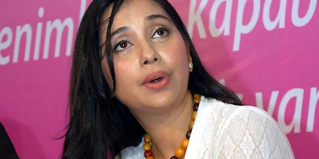 Kerap Diteror, Ayu Azhari Pantang Mundur