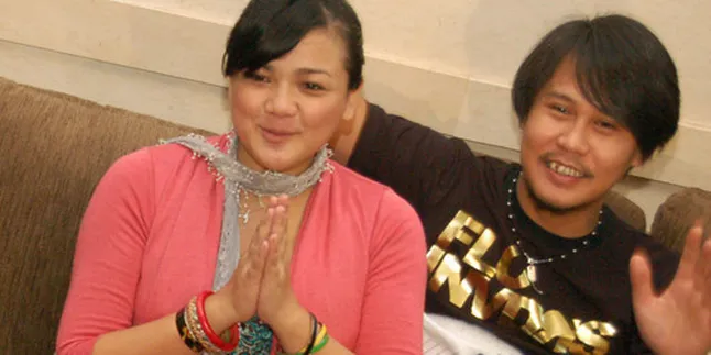 Anak Ernest - Nirina Terbantu Twitter dan Facebook