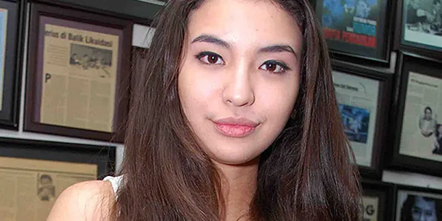 Manohara Memang Suka Difoto Aneh-Aneh