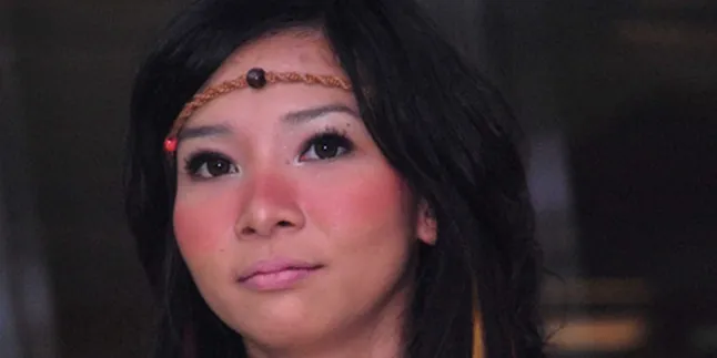 Mey Chan Malu Dengan Foto Ciuman Masa Remaja