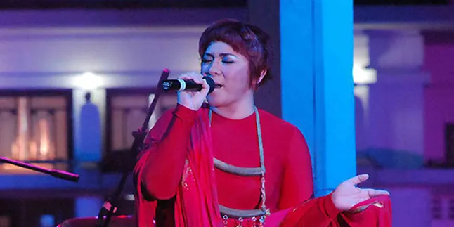 Sakit, Melly Goeslaw Tetap Teguh Pada Komitmen