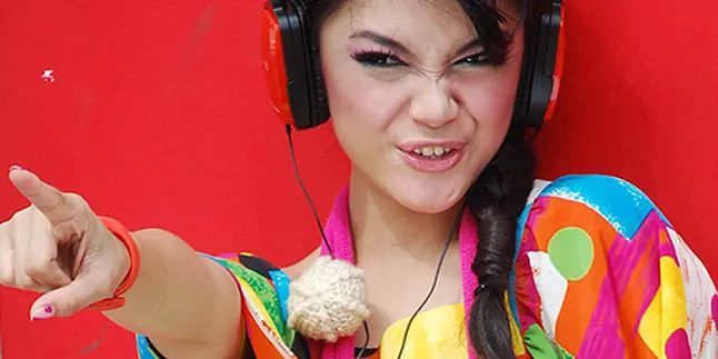 Sheza Idris Tetap Dukung Ayu Azhari