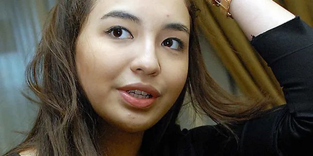 Genap 18 Tahun, Manohara Lelang 6 Gaun