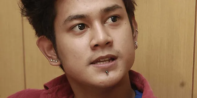 Dwi Andhika - Chika Jessica Tak Mempan Godaan