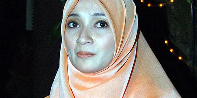 Nia Paramitha Lebih Nyaman Berjilbab