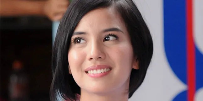 Tya Ariestya Nazar Biayai Haji Sang Mama