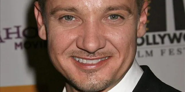 Jeremy Renner Ajak Sang Ibu Hadiri Oscar Jeremy Renner Ajak Sang Ibu Hadiri Oscar