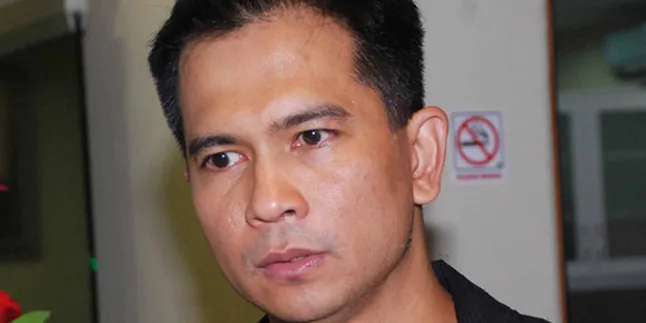 Sehari Sebelum Sidang, Khrisna Mukti Kerokan