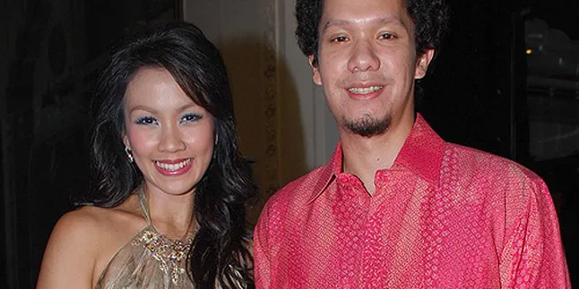 Melanie Putria - Angga Ikrarkan Janji Pernikahan