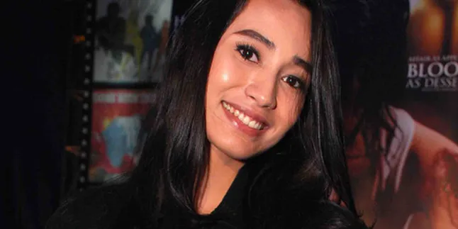 Monique Henry, 'AFFAIR' Bikin Lebam dan Lecet