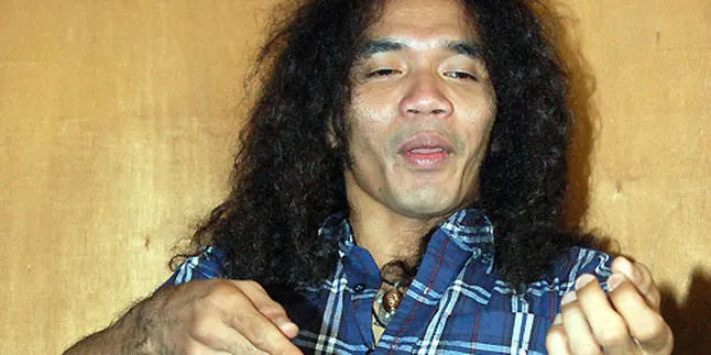 Kaka Slank Terharu Dapat Kado Dari Anak