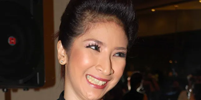 Novita Angie Beri Kesempatan Anak Mencoba