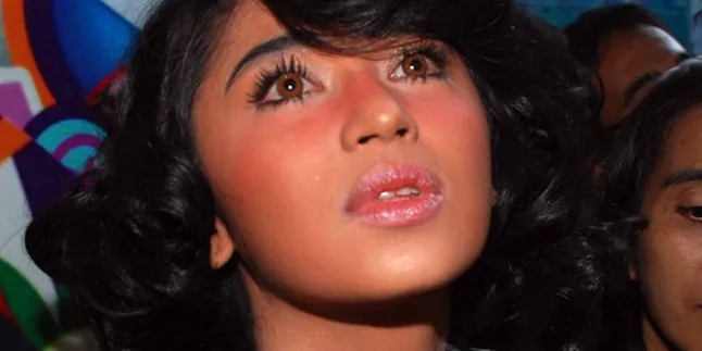 Dewi Perssik Suka 'Produk' Dalam Negeri