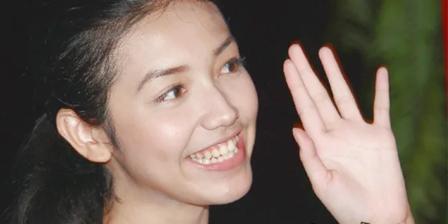 Velove Vexia Pilih Rayakan Ultah Bersama Crew