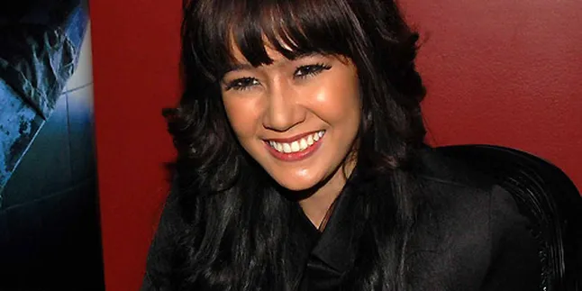 Jadi Stripper, Ardina Rasti Rutin Sit-Up Jadi Stripper, Ardina Rasti Rutin Sit-Up