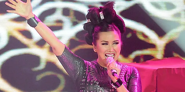 Titi DJ Bersimbah Peluh di Grand Indonesia