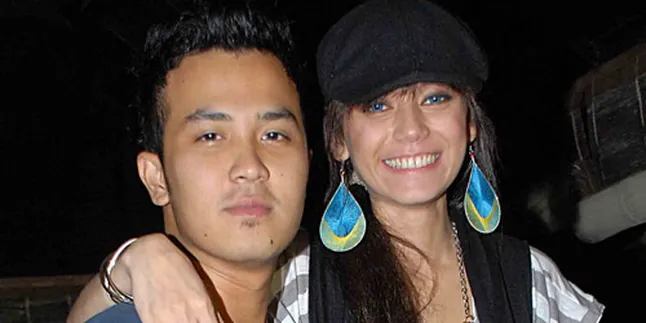 Thalita Latief-Dennis Lyla, Sahabat Jadi Cinta