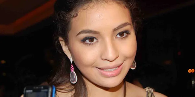 Manohara Luncurkan Brand Kosmetik Atas Namanya