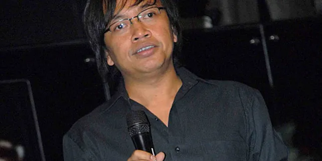 Moammar Emka Rilis Buku dan Lansir CD Moammar Emka Rilis Buku dan Lansir CD