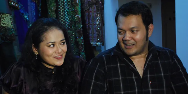 Tiga Gaun Disiapkan Untuk Pernikahan Melly Zamri