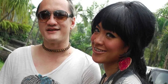 Ina Kamarie Garap Album Bersama Suami