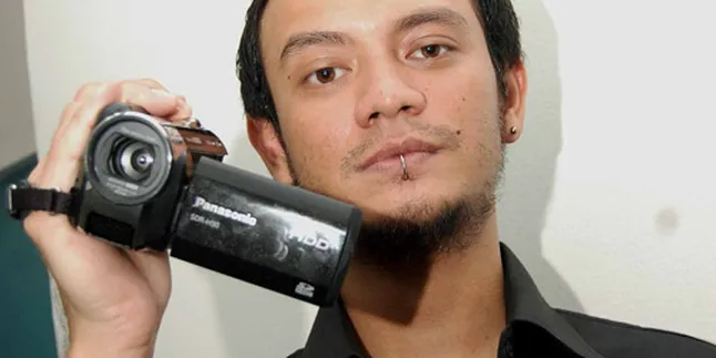 Eno Netral Filmkan Kisah di Balik Panggung