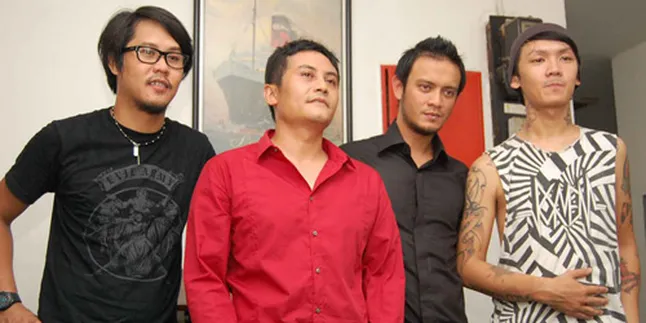 Ernest Luncurkan Album Royal Ego Lewat Jalur Indie Ernest Luncurkan Album Royal Ego Lewat Jalur Indie