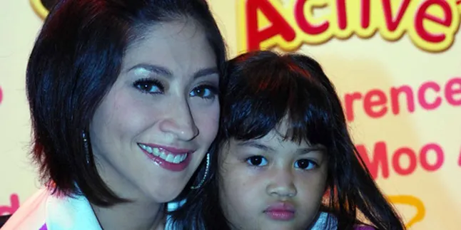 Jadi Orang Tua, Shelomita Butuh Info Dari Buku