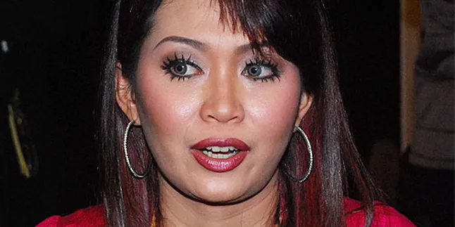 Ratna Listy Bagi-Bagi Tips Jitu Jaga Suami Tetap 'Hot'