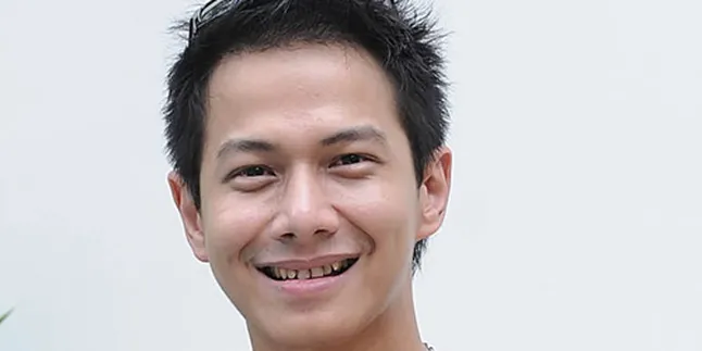 Delon Tetap Prioritaskan Menyanyi