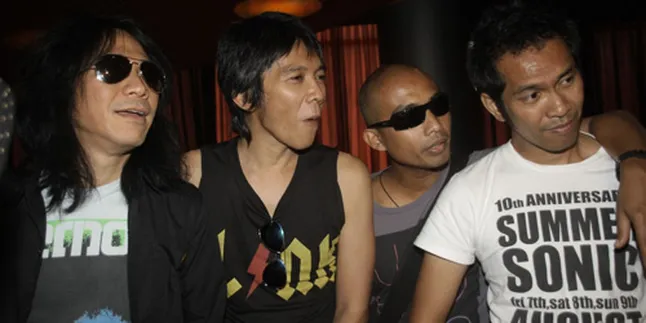 Slank Anti Lipsync Saat Manggung Slank Anti Lipsync Saat Manggung