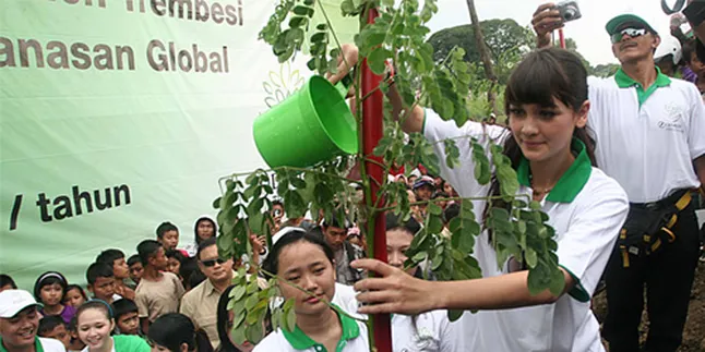 Luna Maya Mandi Dengan Air Secukupnya