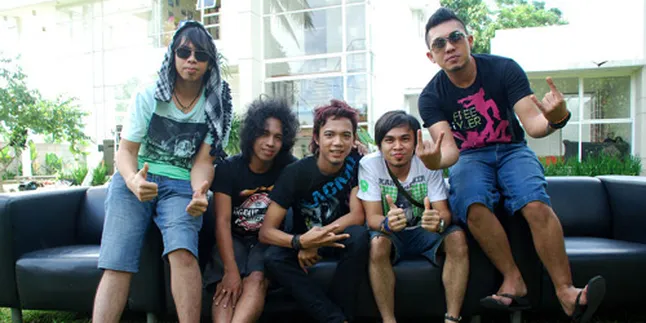 Personil Zigaz Saling Berebut Cewek 