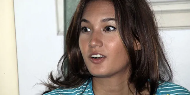 Kenang Kartini, Nadine Menulis Buku