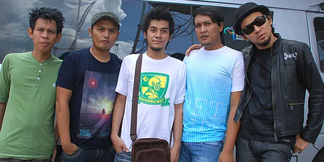 Nineball Bikin Single Religi