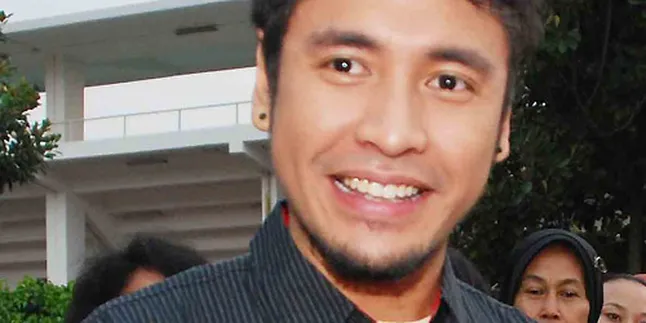 Julie Estelle Jadi Inspirasi Bagi Album Baru Ello