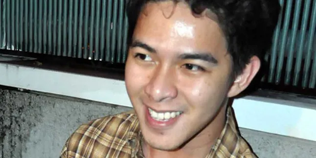 Ebes Tahu Digugat Cerai Lewat SMS Rachel Maryam