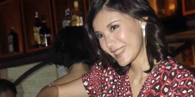 Olga Lidya Rayakan Hari Kartini Jadi Bartender 