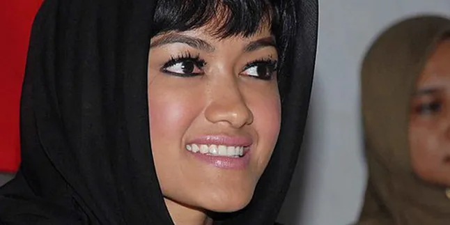 Julia Perez Terima Wejangan Dari Pesantren