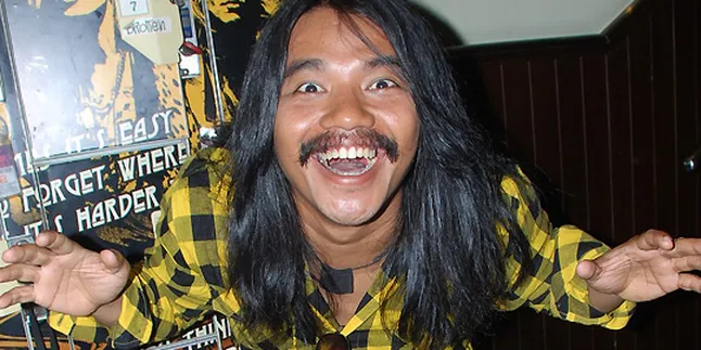 Kalah Taruhan, Ajul Jiung Cium Tangan Seumur Hidup