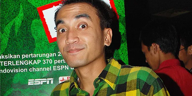 Nilai Sepak Bola Baik Bagi Kesehatan, Rico Ceper Didik Anak-Anak